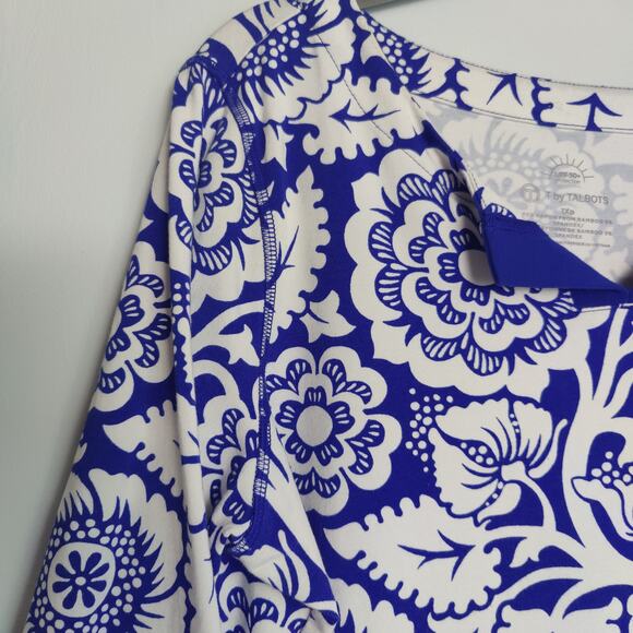 T by Talbots Women's Plus Sz 1X Petite Blue White Floral Top UPF Stretch Bamboo - Picture 2 of 6